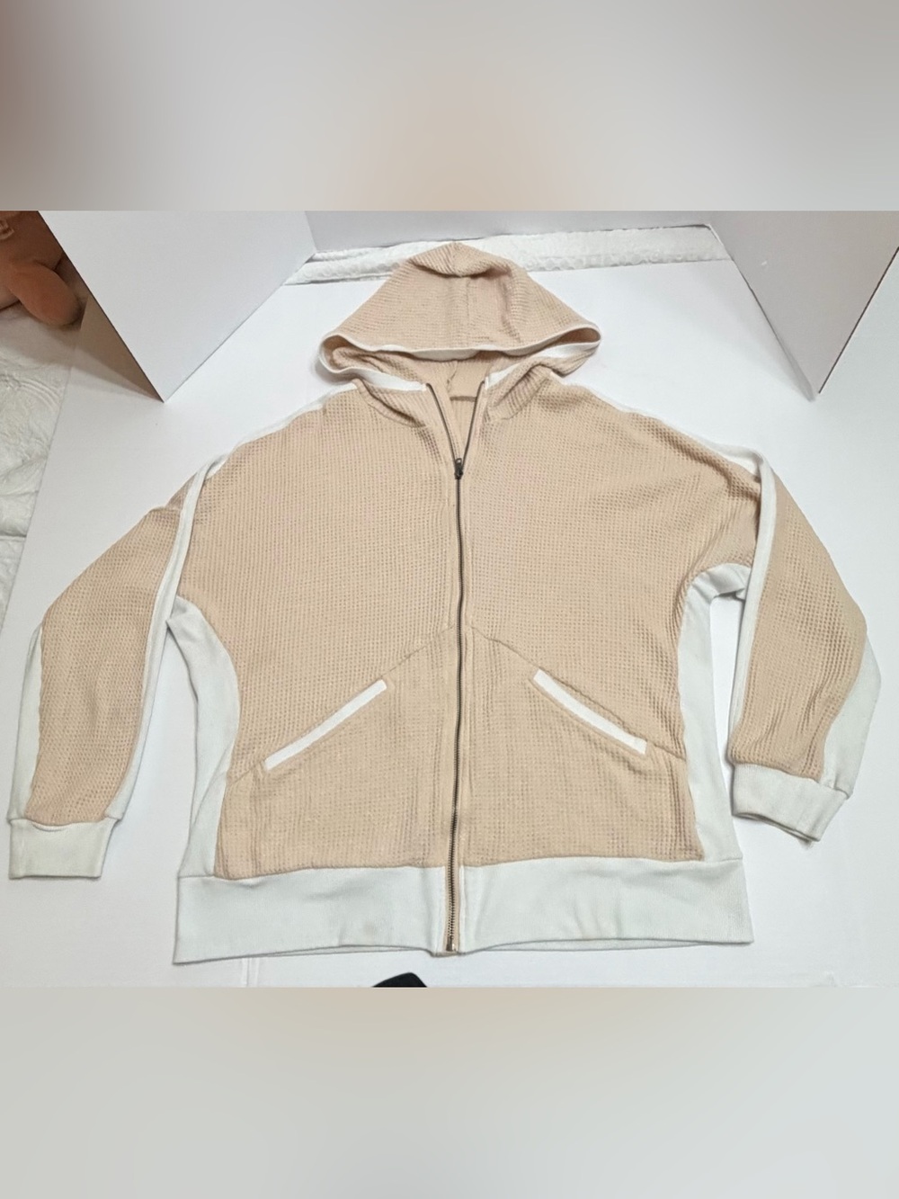 TITLE

Women’s Beige Ivory Waffle Knit Full Zip Hoodie Colorblock Jacket
